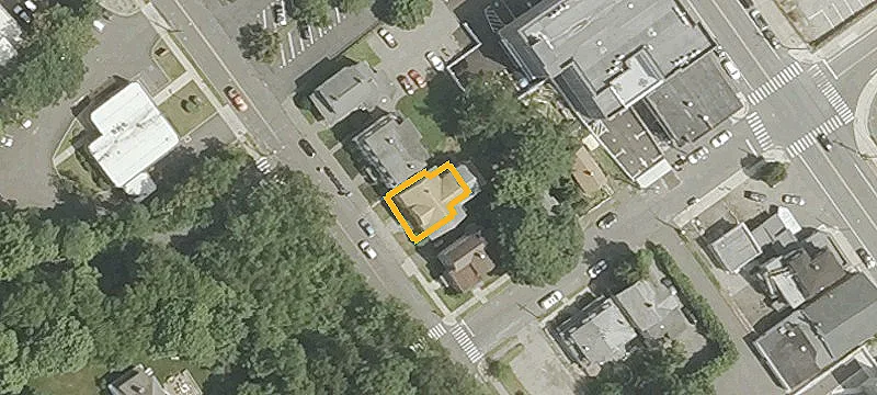 305 Coram Ave