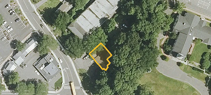 8 Myrtle Ave