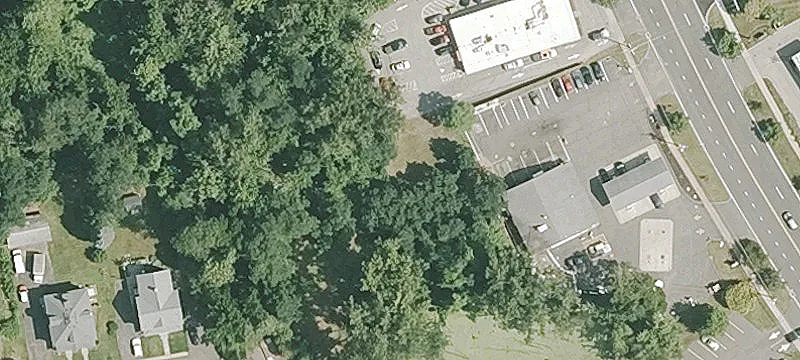 2749 Main St