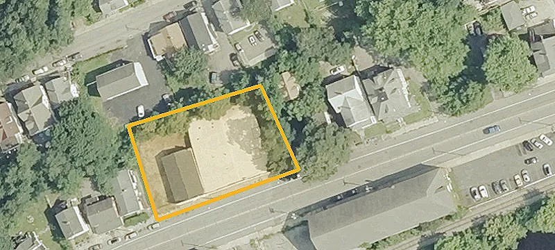98 Main St