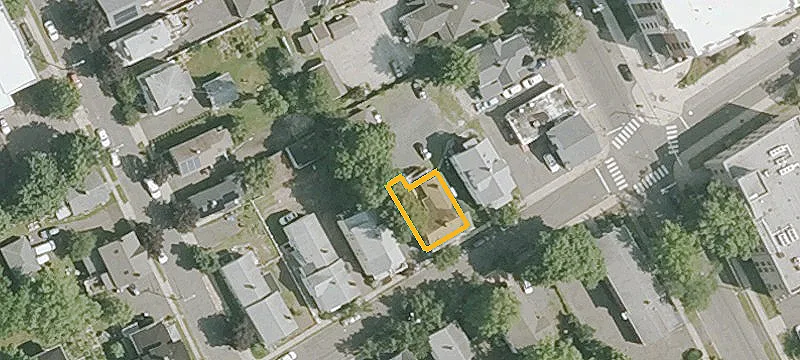 158 College St