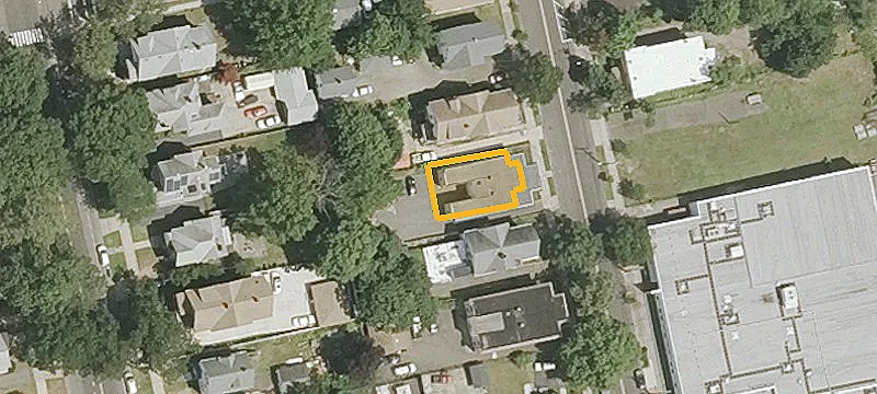 112 Hallock Ave