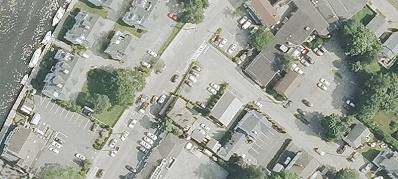 Holmes St