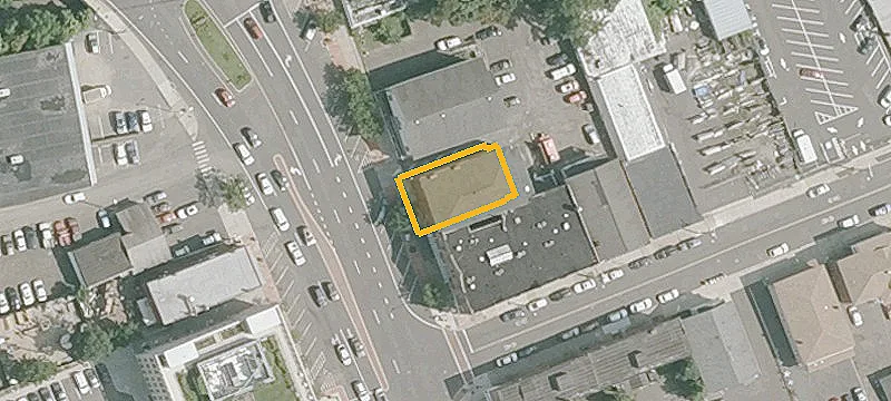 696 Main St