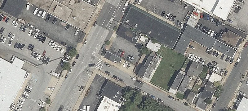 1002 Un St