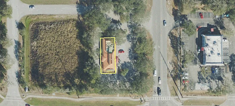 909 Saxon Blvd