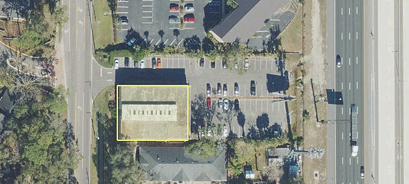 901 Douglas Ave