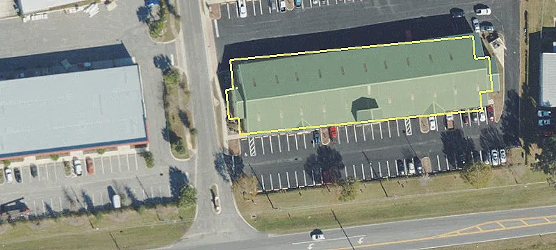 2862 Main St