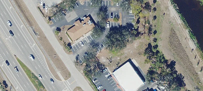 16571 Tamiami Trl