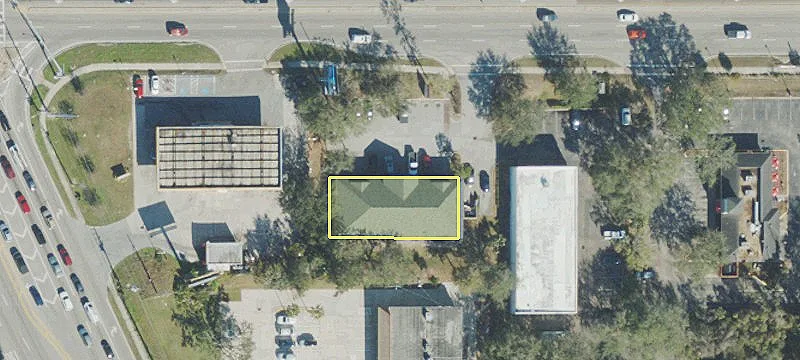 894 Saxon Blvd