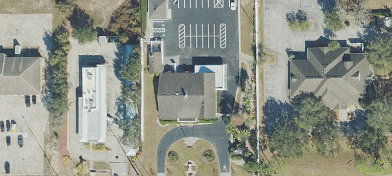 1233 Saxon Blvd