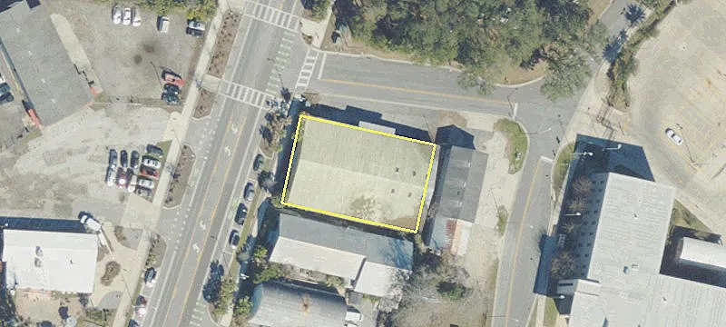 1305 Main St