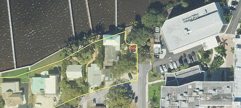 477 Riverside Dr