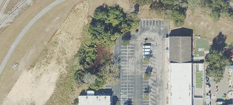 900 Lily Ave
