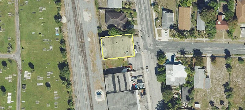 2821 Pinewood Ave
