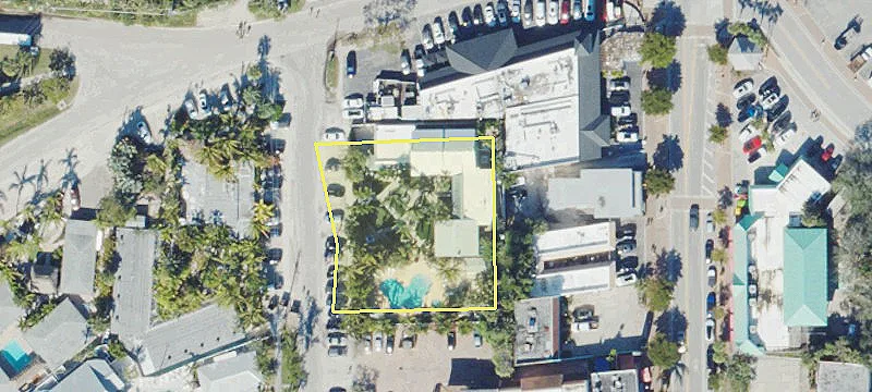 5203 Avenida Navarra