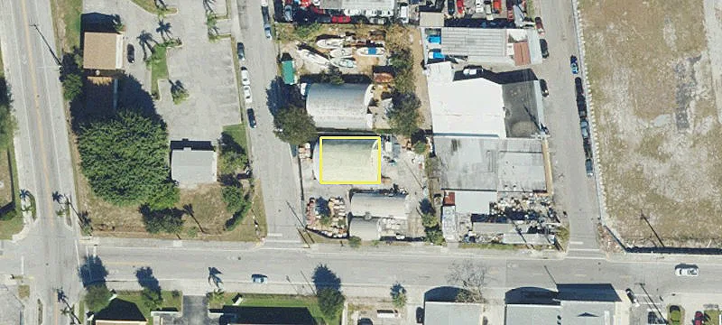 2404 Tamarind Ave