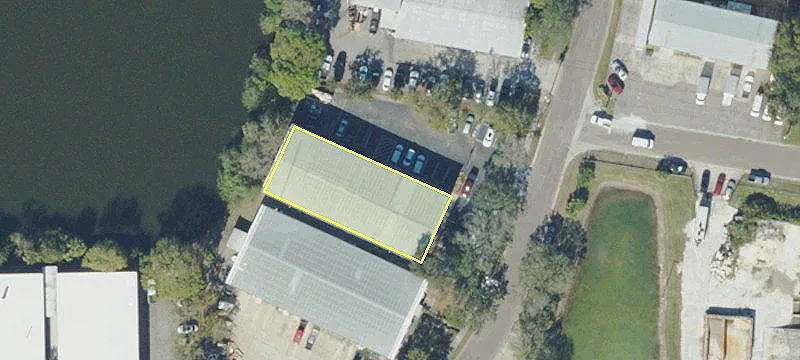 390 Scarlet Blvd