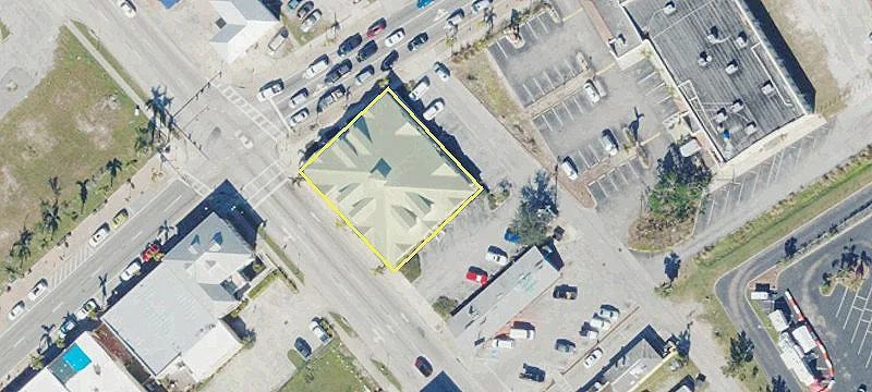 208 Tamiami Trl