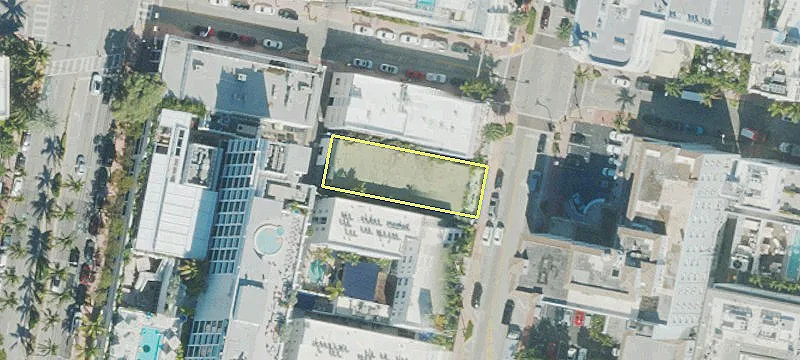952 Collins Ave
