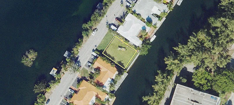 13065 Emerald Dr