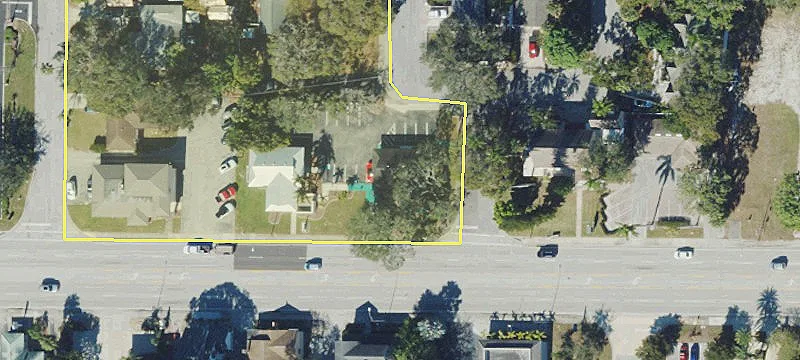 2002 Manatee W Ave