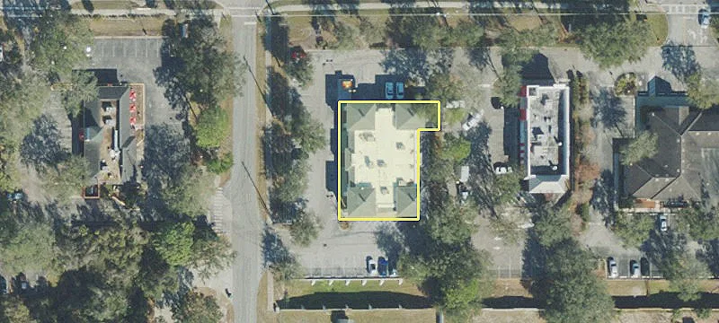 902 Saxon Blvd