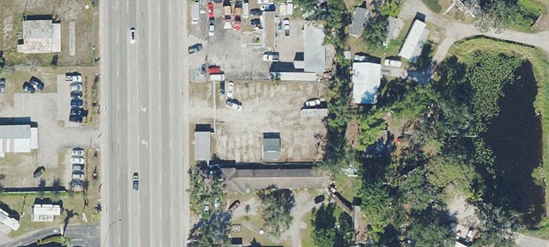 1576 Tamiami Trl