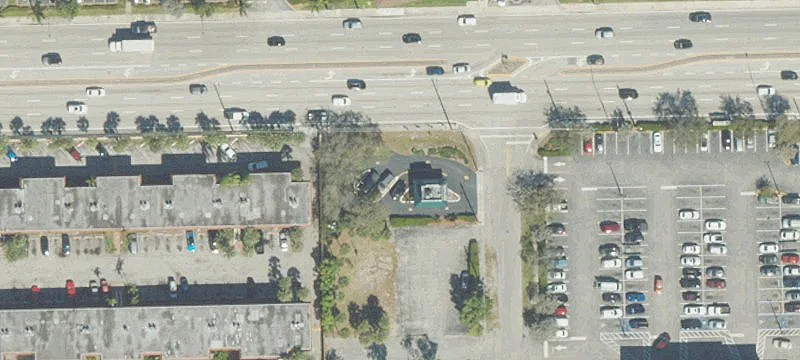 898 Commercial Blvd