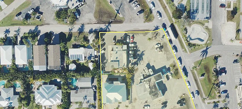 5808 Marina Dr