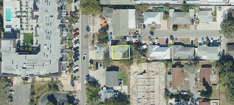935 Douglas Ave