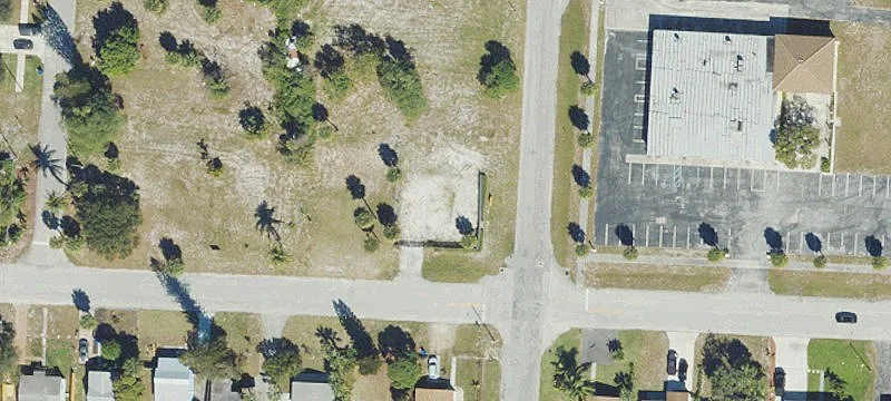 1101 Ave E Ave