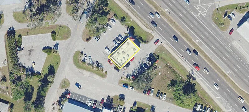 4635 Tamiami Trl