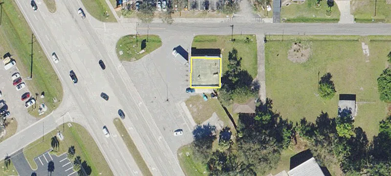 2240 Tamiami N Trl