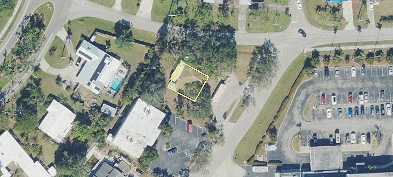 1876 Llewellyn Dr