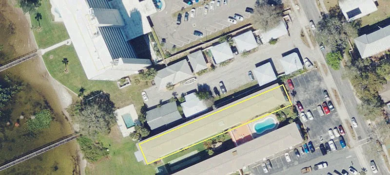 2121 Lakeview Dr