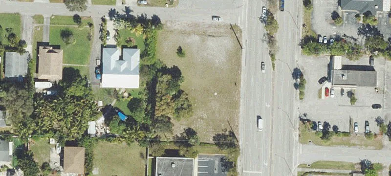 2833 Congress Ave
