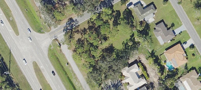 2460 Tamiami N Trl