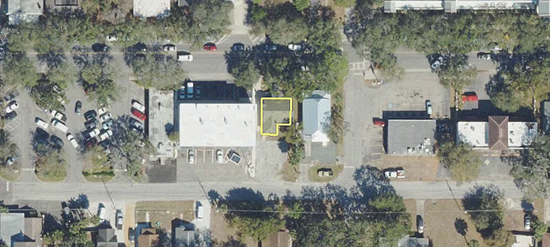 5852 Main St