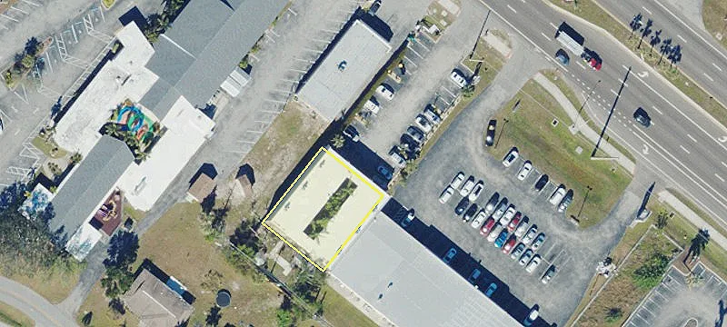 2595 Tamiami Trl
