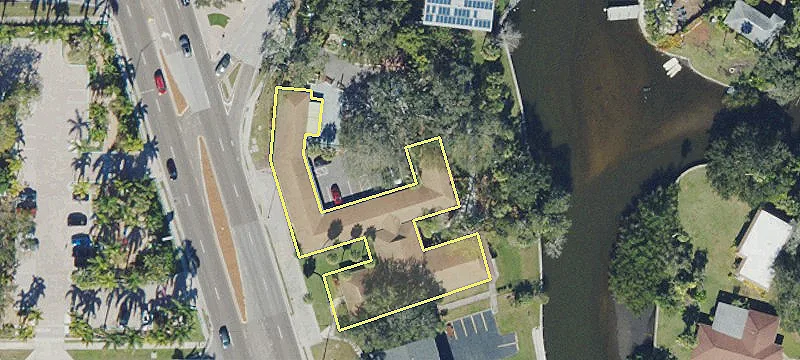 2210 Tamiami Trl