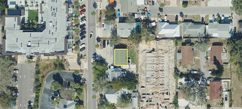 911 Douglas Ave