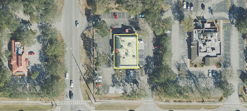 927 Saxon Blvd