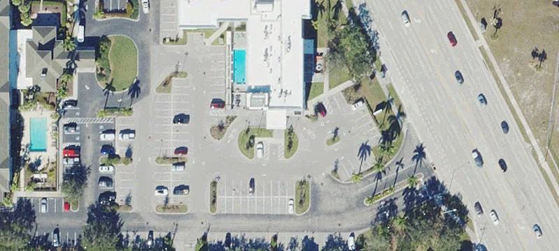 8260 Tamiami Trl