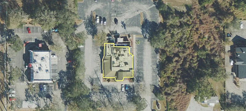 939 Saxon Blvd