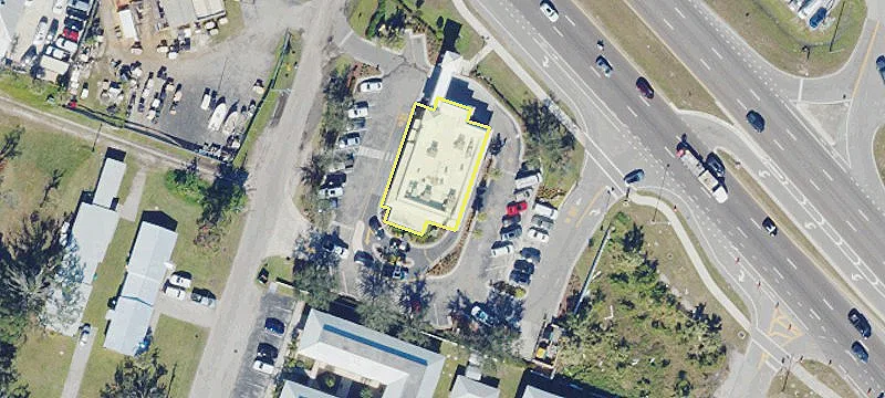 4695 Tamiami Trl