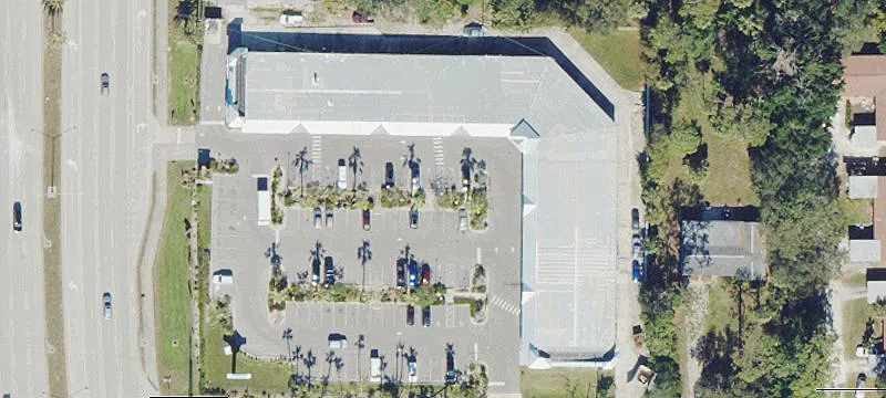 221 Tamiami S Trl