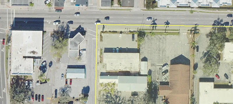 1002 Manatee E Ave