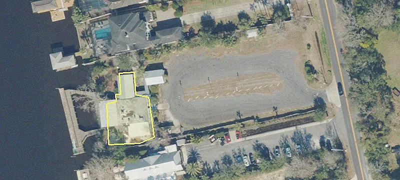 301 Roscoe Blvd