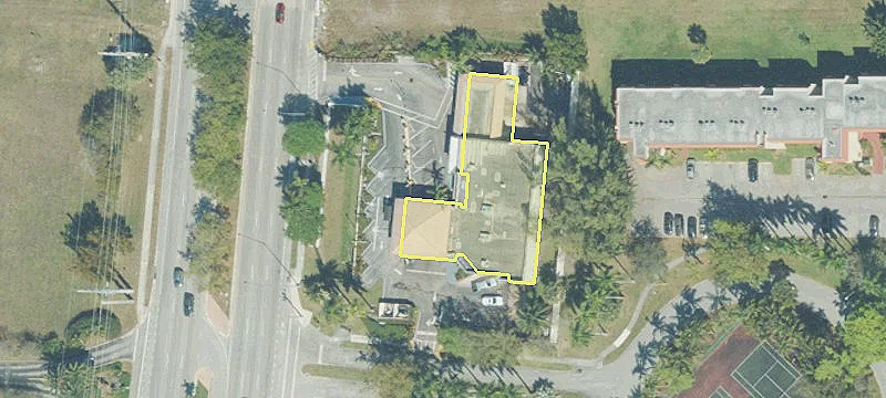 3050 University Dr